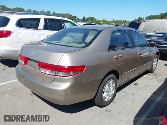 2004 Honda Accord LX с VIN 1HGCM56334A028988, выставлен на аукционе IAAI как лот 43379102 с пробегом 310 048 миль миль и . История ставок и продаж доступна на DreamBid. Изображение 4.
