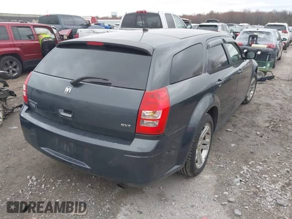 2008 Dodge Magnum SXT with VIN 2D4FV37VX8H225695, listed as a IAAI auction lot 42037741 with 196,099 mi miles and . Bid and sale history available at DreamBid. Image 4.