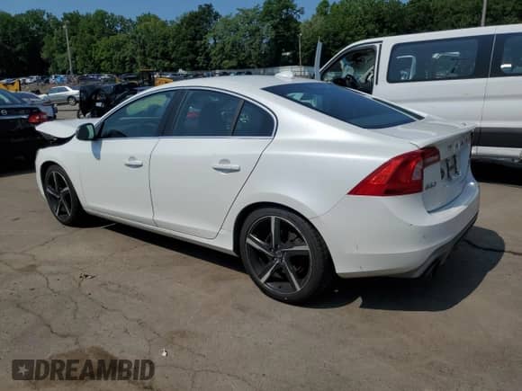 2014 Volvo S60 T6 with VIN YV1902FH9E2289403, listed as a Copart auction lot 62360975 with 185,473 mi miles and Salvage title. Bid and sale history available at DreamBid. Image 2.