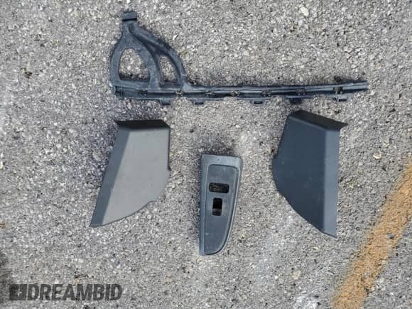 2004 GMC Sierra 1500 SLE with VIN 2GTEK13T941424556, listed as a Copart auction lot 69833575 with 212,765 mi miles and Salvage title. Bid and sale history available at DreamBid. Image 12.