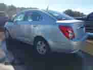 2012 Chevrolet Sonic LT z VIN 1G1JC5SH9C4192620, wystawiony jako IAAI lot #43370308 z przebiegiem 127 069 mil mil oraz . Historia ofert i sprzedaży dostępna na DreamBid. Obrazek 3.