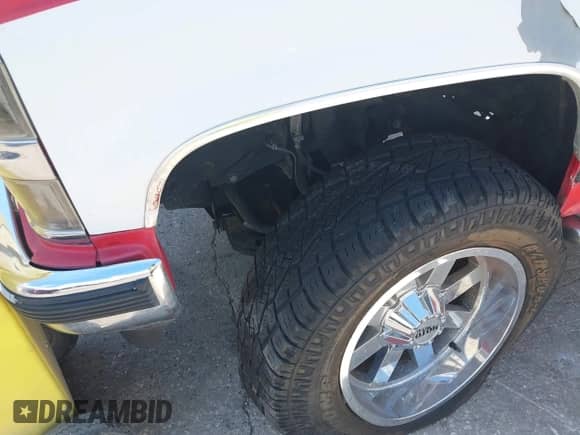 1994 Chevrolet Blazer z VIN 1GNEK18K2RJ362275, wystawiony jako IAAI lot #43018684 z przebiegiem 205 050 mil mil oraz . Historia ofert i sprzedaży dostępna na DreamBid. Obrazek 6.