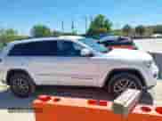 2020 Jeep Grand Cherokee Laredo E z VIN 1C4RJFAG8LC297380, wystawiony jako IAAI lot #41788141 z przebiegiem 87 333 mil mil oraz . Historia ofert i sprzedaży dostępna na DreamBid. Obrazek 13.
