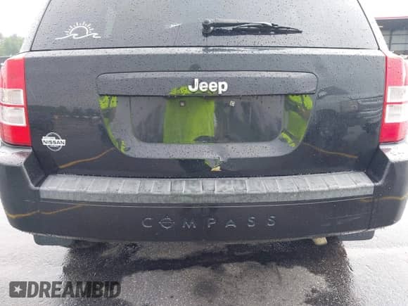 2010 Jeep Compass Sport z VIN 1J4NT1FB6AD638222, wystawiony jako IAAI lot #42076051 z przebiegiem 201 986 mil mil oraz . Historia ofert i sprzedaży dostępna na DreamBid. Obrazek 14.