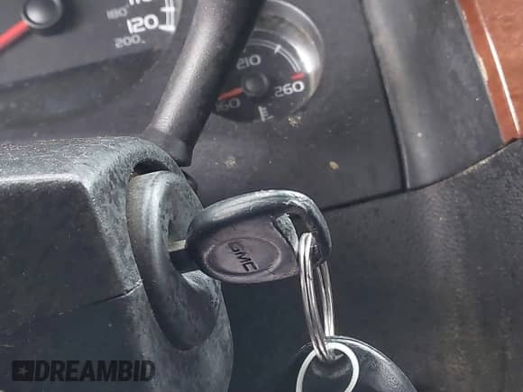 2007 GMC Sierra 1500 SLT with VIN 2GTEK13M671650485, listed as a IAAI auction lot 41208784 with Not provided miles and . Bid and sale history available at DreamBid. Image 11.