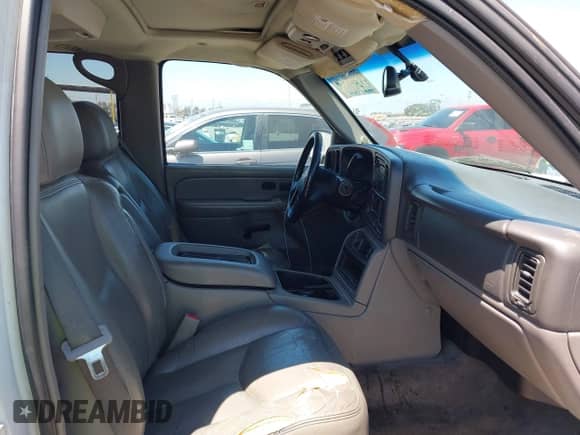 2005 Chevrolet Suburban LS с VIN 1GNEC16Z75J206837, выставлен на аукционе IAAI как лот 42826024 с пробегом 219 805 миль миль и . История ставок и продаж доступна на DreamBid. Изображение 5.