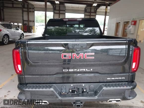 2021 GMC Sierra 1500 Denali с VIN 3GTU9FED8MG220462, выставлен на аукционе IAAI как лот 39822972 с пробегом 22 543 миль миль и . История ставок и продаж доступна на DreamBid. Изображение 16.