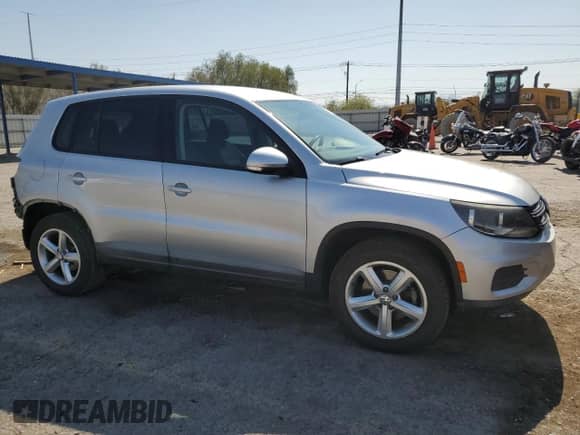 2012 Volkswagen Tiguan S с VIN WVGCV7AX0CW565638, выставлен на аукционе Copart как лот 62784105 с пробегом 120 362 миль миль и Списание • Salvage title. История ставок и продаж доступна на DreamBid. Изображение 4.