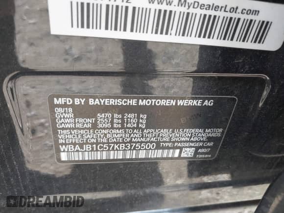 2019 BMW 5 Series 530e xDrive z VIN WBAJB1C57KB375500, wystawiony jako IAAI lot #40161096 z przebiegiem 113 690 mil mil oraz . Historia ofert i sprzedaży dostępna na DreamBid. Obrazek 9.
