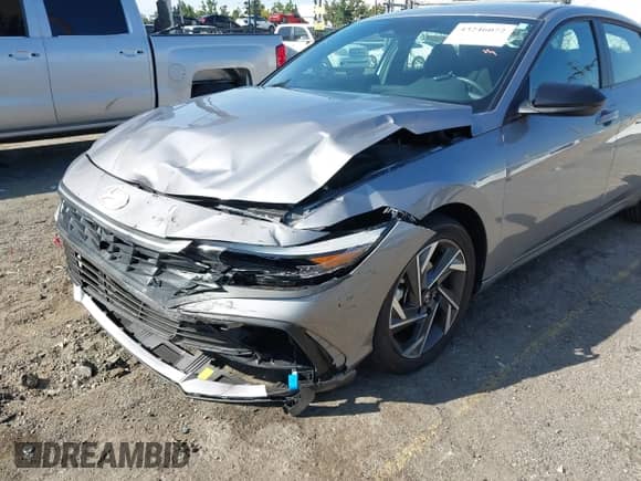 2025 Hyundai Elantra SEL Sport z VIN KMHLM4DG7SU983587, wystawiony jako IAAI lot #43246072 z przebiegiem 8 937 mil mil oraz . Historia ofert i sprzedaży dostępna na DreamBid. Obrazek 6.