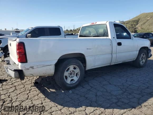 2005 Chevrolet Silverado 1500 z VIN 1GCEC14V85Z152121, wystawiony jako Copart lot #49005945 z przebiegiem 323 251 mil mil oraz Szkoda całkowita • Salvage title. Historia ofert i sprzedaży dostępna na DreamBid. Obrazek 3.