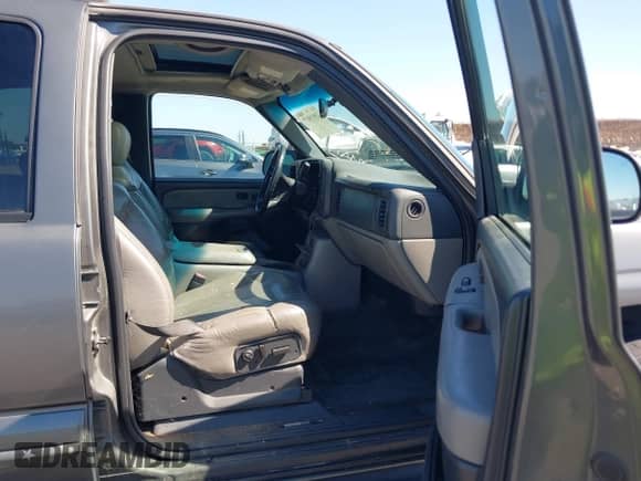 2002 Chevrolet Tahoe LT с VIN 1GNEK13T42R198194, выставлен на аукционе IAAI как лот 42851817 с пробегом 216 308 миль миль и . История ставок и продаж доступна на DreamBid. Изображение 5.