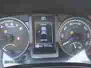 2017 Toyota Tacoma SR5 z VIN 5TFCZ5AN9HX062140, wystawiony jako IAAI lot #43557897 z przebiegiem 172 119 mil mil oraz . Historia ofert i sprzedaży dostępna na DreamBid. Obrazek 7.