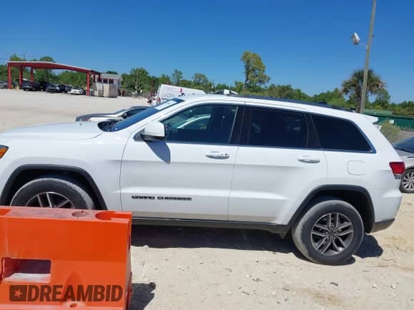 2020 Jeep Grand Cherokee Laredo E z VIN 1C4RJFAG8LC297380, wystawiony jako IAAI lot #41788141 z przebiegiem 87 333 mil mil oraz . Historia ofert i sprzedaży dostępna na DreamBid. Obrazek 14.