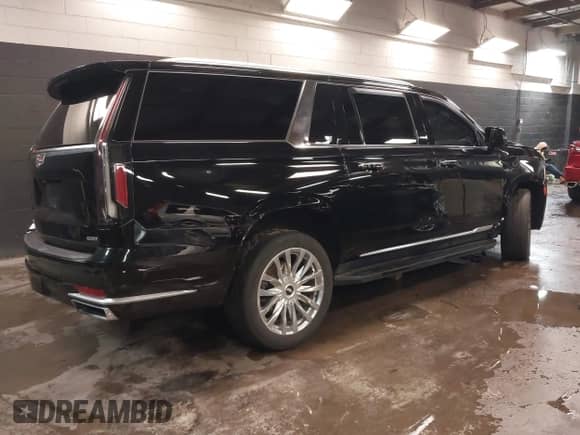 2022 Cadillac Escalade ESV Premium Luxury with VIN 1GYS4KKL2NR134764, listed as a IAAI auction lot 41532115 with 30,453 mi miles and . Bid and sale history available at DreamBid. Image 4.