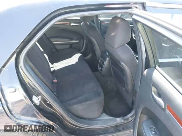 2012 Chrysler 300 с VIN 2C3CCAAG1CH104488, выставлен на аукционе IAAI как лот 42921316 с пробегом 180 449 миль миль и . История ставок и продаж доступна на DreamBid. Изображение 8.