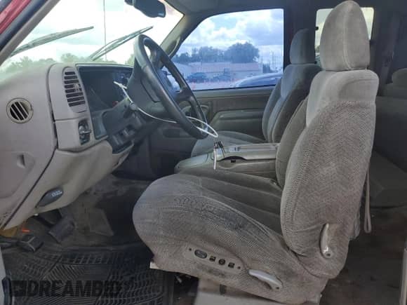 1998 Chevrolet Silverado 1500 z VIN 1GCEC19R2WE165144, wystawiony jako Copart lot #70020375 z przebiegiem 354 838 mil mil oraz Szkoda całkowita • Salvage title. Historia ofert i sprzedaży dostępna na DreamBid. Obrazek 7.