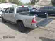 2014 Toyota Tacoma PreRunner z VIN 5TFJX4GN5EX035463, wystawiony jako IAAI lot #43116598 z przebiegiem 114 407 mil mil oraz . Historia ofert i sprzedaży dostępna na DreamBid. Obrazek 3.