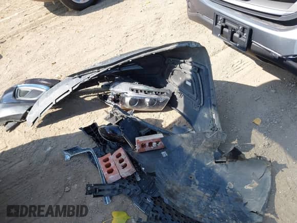 2018 Kia Sorento LX with VIN 5XYPG4A56JG389217, listed as a IAAI auction lot 43209100 with 246,791 mi miles and . Bid and sale history available at DreamBid. Image 12.