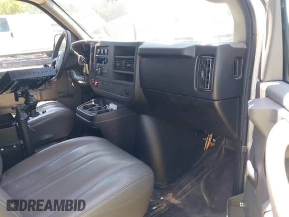 2008 Chevrolet Express Cargo с VIN 1GCFG15X181192066, выставлен на аукционе IAAI как лот 42529020 с пробегом 176 434 миль миль и . История ставок и продаж доступна на DreamBid. Изображение 5.