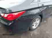 2014 Hyundai Sonata GLS z VIN 5NPEB4AC9EH836724, wystawiony jako IAAI lot #42043497 z przebiegiem 68 962 mil mil oraz . Historia ofert i sprzedaży dostępna na DreamBid. Obrazek 6.