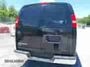 2018 Chevrolet Express Passenger LT z VIN 1GAZGPFG2J1320909, wystawiony jako IAAI lot #42332001 z przebiegiem 89 732 mil mil oraz . Historia ofert i sprzedaży dostępna na DreamBid. Obrazek 17.