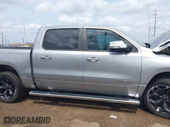 2022 Ram 1500 Big Horn z VIN 1C6RRFFG6NN343191, wystawiony jako IAAI lot #42151695 z przebiegiem Nie podano mil oraz . Historia ofert i sprzedaży dostępna na DreamBid. Obrazek 13.