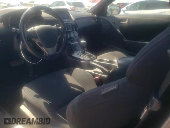 2013 Hyundai Genesis Coupe 2.0T с VIN KMHHT6KD1DU084675, выставлен на аукционе Copart как лот 74824594 с пробегом 180 603 миль миль и Чистый • Clean title. История ставок и продаж доступна на DreamBid. Изображение 8.