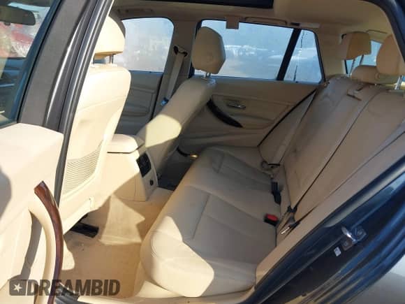 2014 BMW 3 Series 328i xDrive с VIN WBA3G7C54EKN36774, выставлен на аукционе IAAI как лот 43255397 с пробегом 94 337 миль миль и . История ставок и продаж доступна на DreamBid. Изображение 8.