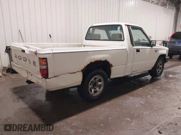 1992 Dodge RAM with VIN JB7FL24W7NP011183, listed as a IAAI auction lot 41586341 with 166,501 mi miles and . Bid and sale history available at DreamBid. Image 4.