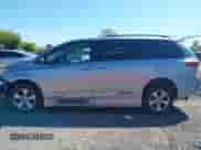 2017 Toyota Sienna LE Auto Access Seat с VIN 5TDKZ3DC7HS826423, выставлен на аукционе IAAI как лот 43102554 с пробегом 78 433 миль миль и . История ставок и продаж доступна на DreamBid. Изображение 15.