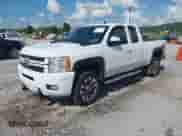 2013 Chevrolet Silverado 3500HD Work Truck с VIN 1GC2KYEG8DZ181745, выставлен на аукционе IAAI как лот 42968414 с пробегом 421 104 миль миль и . История ставок и продаж доступна на DreamBid. Изображение 18.
