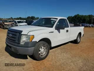 2010 Ford F-150 XL с VIN 1FTMF1C89AKE36276, выставлен на аукционе Copart как лот 67572345 с пробегом 269 900 миль миль и Чистый • Clean title. История ставок и продаж доступна на DreamBid. Изображение 1.