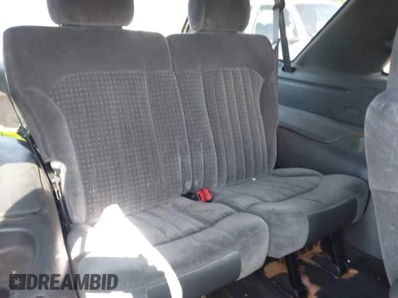 2000 Chevrolet Blazer LS z VIN 1GNCT18W6YK284227, wystawiony jako IAAI lot #42992936 z przebiegiem 155 138 mil mil oraz . Historia ofert i sprzedaży dostępna na DreamBid. Obrazek 8.