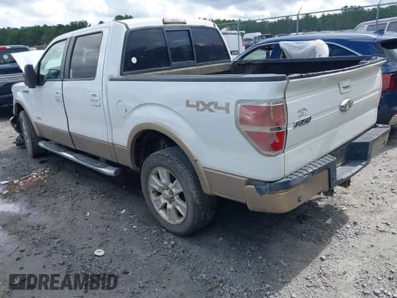 2011 Ford F-150 XLT z VIN 1FTFW1ET3BFA82565, wystawiony jako IAAI lot #42732777 z przebiegiem 361 824 mil mil oraz . Historia ofert i sprzedaży dostępna na DreamBid. Obrazek 3.