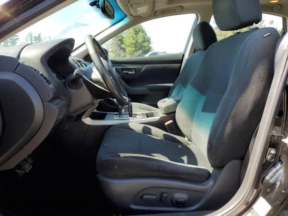 2015 Nissan Altima SV z VIN 1N4AL3AP8FC198669, wystawiony jako Copart lot #51157835 z przebiegiem 168 841 mil mil oraz Szkoda całkowita • Salvage title. Historia ofert i sprzedaży dostępna na DreamBid. Obrazek 7.