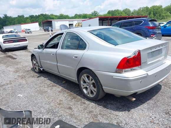 2009 Volvo S60 2.5T with VIN YV1RS592592731635, listed as a IAAI auction lot 42377779 with 146,432 mi miles and . Bid and sale history available at DreamBid. Image 3.