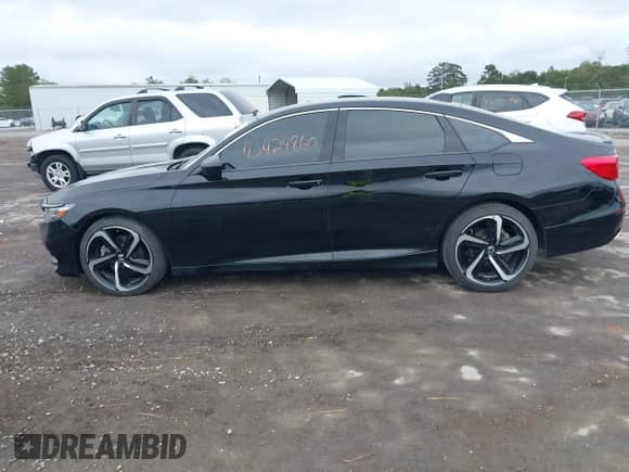 2018 Honda Accord Sport z VIN 1HGCV1F37JA020636, wystawiony jako IAAI lot #43424860 z przebiegiem 165 295 mil mil oraz . Historia ofert i sprzedaży dostępna na DreamBid. Obrazek 14.