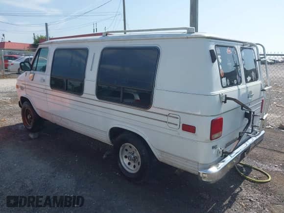 1993 Chevrolet Chevy Van с VIN 1GBEG25K2PF318995, выставлен на аукционе IAAI как лот 42588614 с пробегом 751 509 миль миль и . История ставок и продаж доступна на DreamBid. Изображение 3.