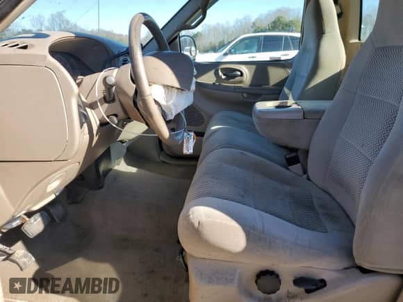 2001 Ford F-150 XL с VIN 1FTRF17W61NB93619, выставлен на аукционе Copart как лот 82192144 с пробегом 228 653 миль миль и Списание • Salvage title. История ставок и продаж доступна на DreamBid. Изображение 7.