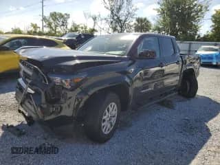 2025 Toyota Tacoma SR5 z VIN 3TMKB5FN2SM031916, wystawiony jako Copart lot #85739895 z przebiegiem 9 930 mil mil oraz Nie do naprawy • Non repairable. Historia ofert i sprzedaży dostępna na DreamBid. Obrazek 1.