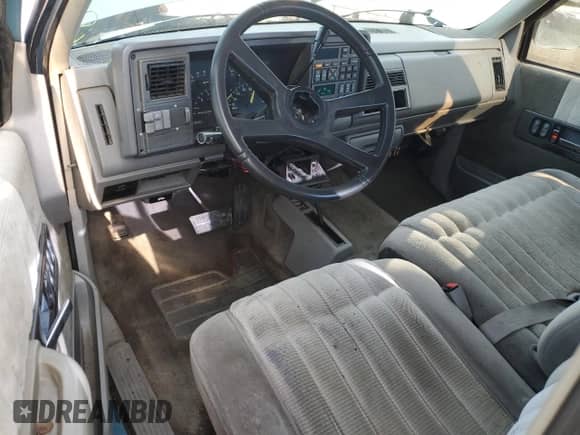 1993 GMC Sierra 1500 SLT с VIN 2GTEK19Z6P1507913, выставлен на аукционе Copart как лот 71995315 с пробегом 260 353 миль миль и Списание • Salvage title. История ставок и продаж доступна на DreamBid. Изображение 8.