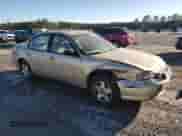 2004 Chevrolet Malibu Classic z VIN 1G1ND52F34M611883, wystawiony jako Copart lot #43042645 z przebiegiem 252 956 mil mil oraz Szkoda całkowita • Salvage title. Historia ofert i sprzedaży dostępna na DreamBid. Obrazek 4.