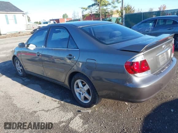 2006 Toyota Camry LE with VIN 4T1BE32K56U665631, listed as a IAAI auction lot 43420408 with 303,119 mi miles and . Bid and sale history available at DreamBid. Image 3.