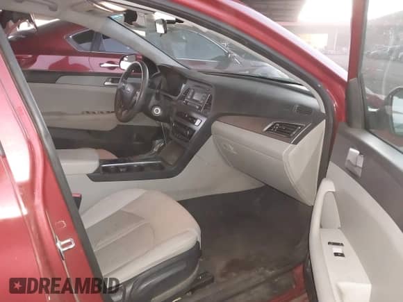 2017 Hyundai Sonata SE z VIN 5NPE24AF3HH562242, wystawiony jako IAAI lot #43378988 z przebiegiem 191 494 mil mil oraz . Historia ofert i sprzedaży dostępna na DreamBid. Obrazek 5.