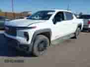 2024 Chevrolet Silverado EV Work Truck z VIN 1GC10UED7RU202184, wystawiony jako IAAI lot #42660300 z przebiegiem 10 708 mil mil oraz . Historia ofert i sprzedaży dostępna na DreamBid. Obrazek 20.