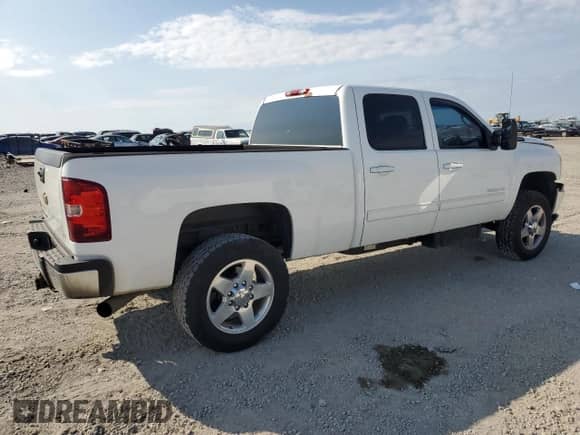 2013 Chevrolet Silverado 2500HD LT z VIN 1GC1KXC86DF140601, wystawiony jako Copart lot #67400914 z przebiegiem 202 820 mil mil oraz Szkoda całkowita • Salvage title. Historia ofert i sprzedaży dostępna na DreamBid. Obrazek 3.