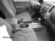 2016 Nissan Frontier S z VIN 1N6BD0CT1GN904436, wystawiony jako IAAI lot #43062377 z przebiegiem 135 281 mil mil oraz . Historia ofert i sprzedaży dostępna na DreamBid. Obrazek 5.