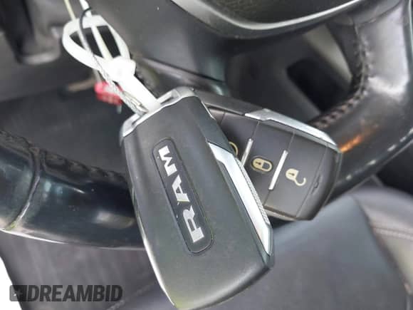 2019 Ram 1500 Big Horn z VIN 1C6SRFFT2KN826414, wystawiony jako IAAI lot #43309912 z przebiegiem 123 525 mil mil oraz . Historia ofert i sprzedaży dostępna na DreamBid. Obrazek 11.