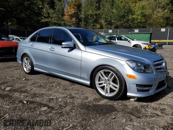 2013 Mercedes-Benz C 300 Sport z VIN WDDGF8AB2DR271516, wystawiony jako Copart lot #86176695 z przebiegiem 143 746 mil mil oraz Szkoda całkowita • Salvage title. Historia ofert i sprzedaży dostępna na DreamBid. Obrazek 4.